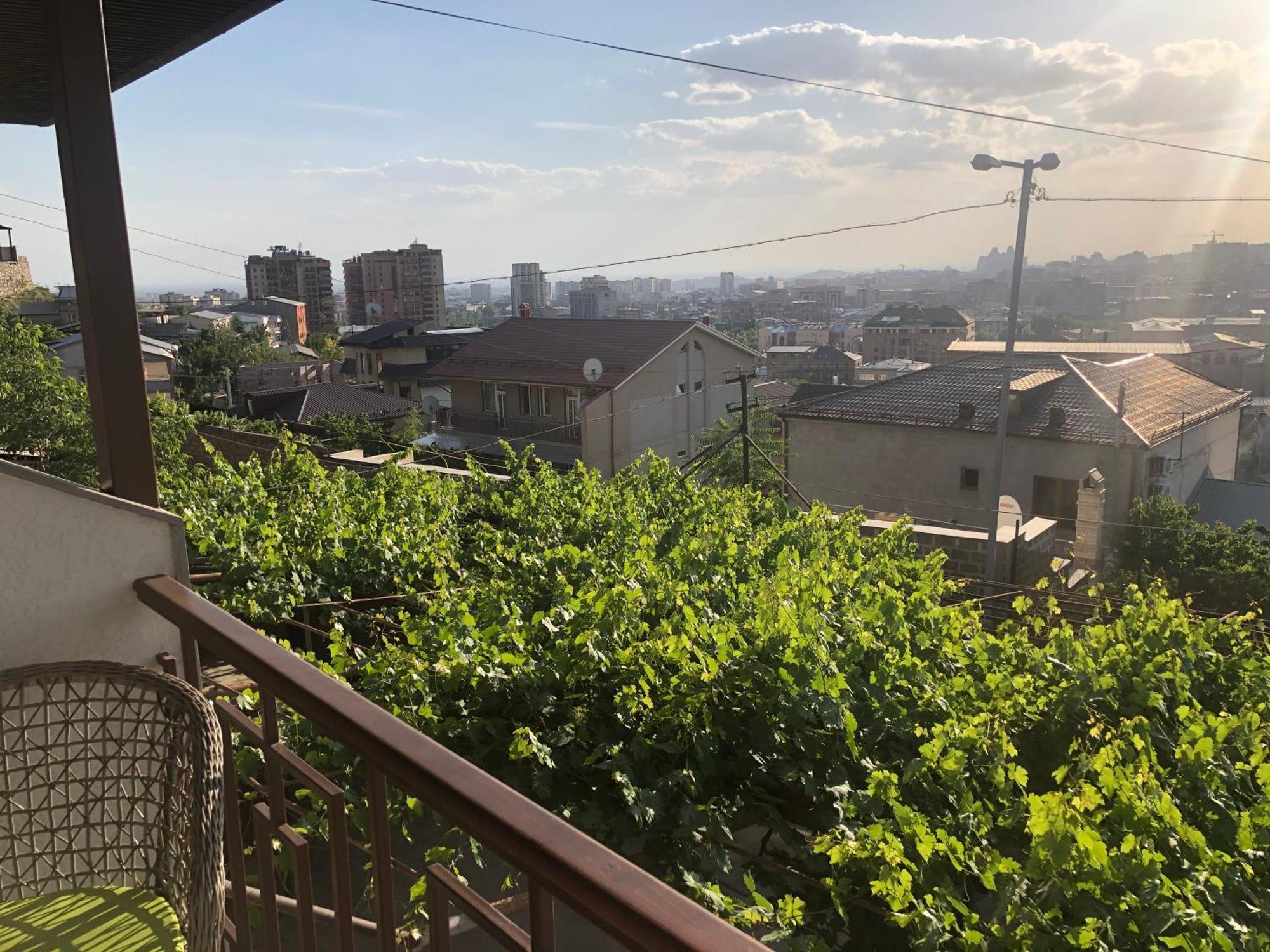 Hillside Guest House Erevan Exterior foto